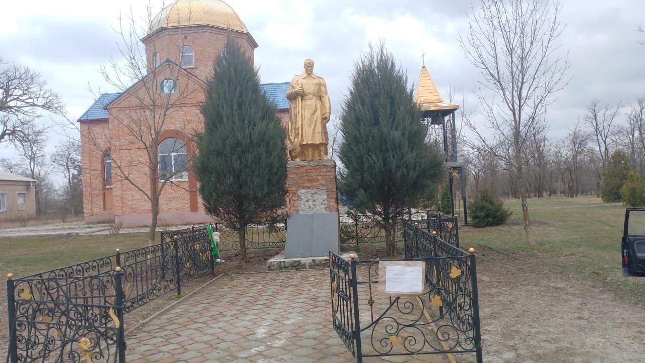Мурманчане восстанавливают в Приморском районе Запорожья памятники воинам, погибшим в ВОВ